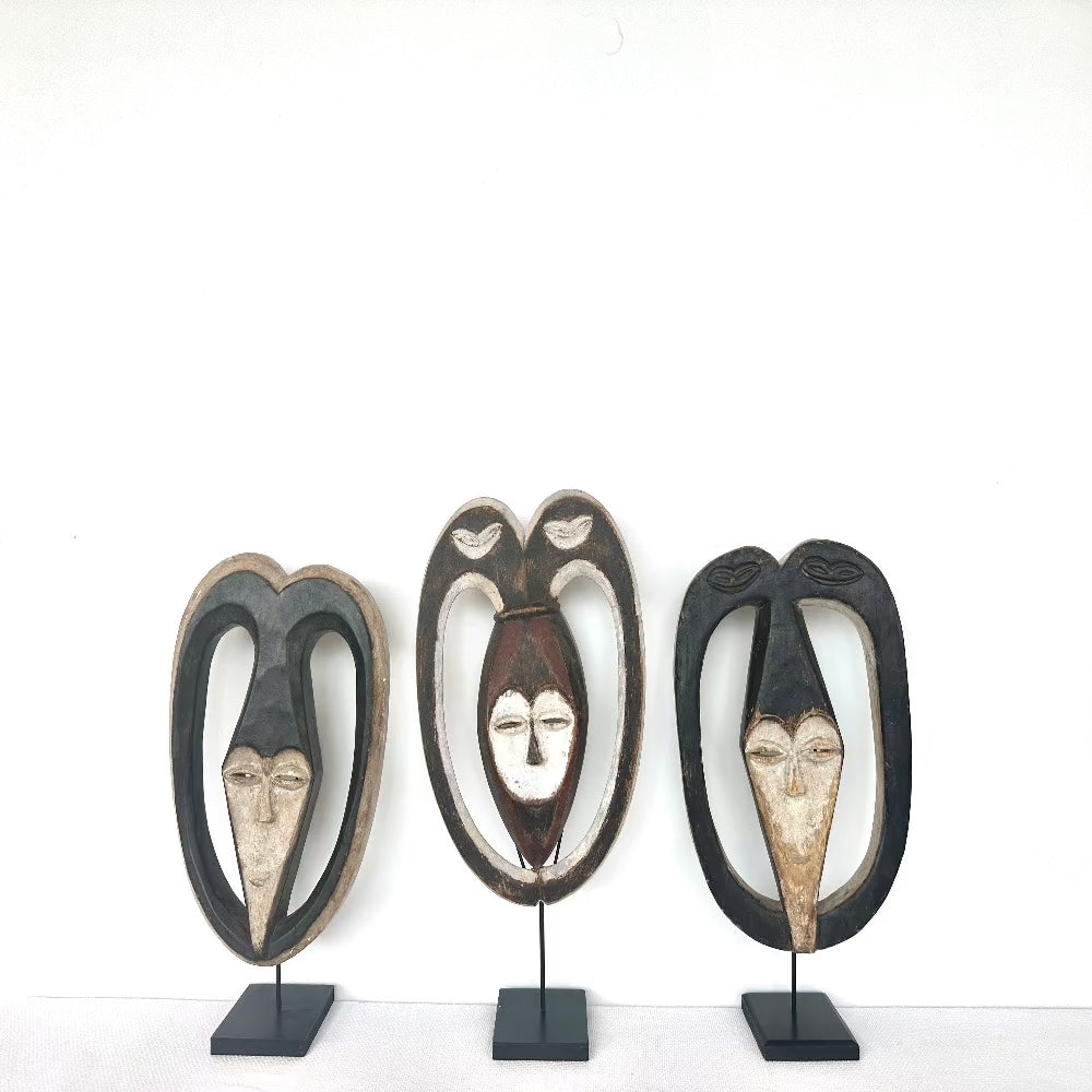 Kwele Round Mask